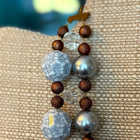 Lenora Dame Faux Pearl Wood Stone Beaded Elegant Statement Necklace 18” - Picture 3 of 4